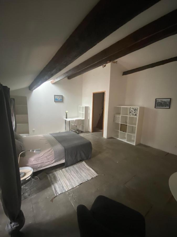 Aux Pieds Tanques Hotel Barbentane ภายนอก รูปภาพ